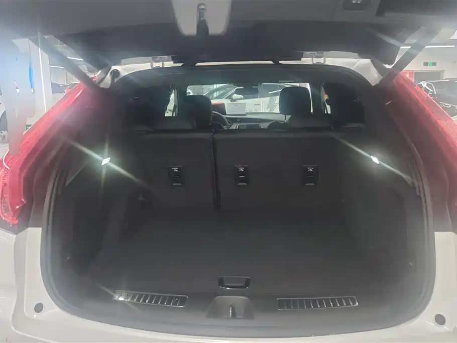 Cadillac XT4 2021 28T FWD Premium Edition фото 4