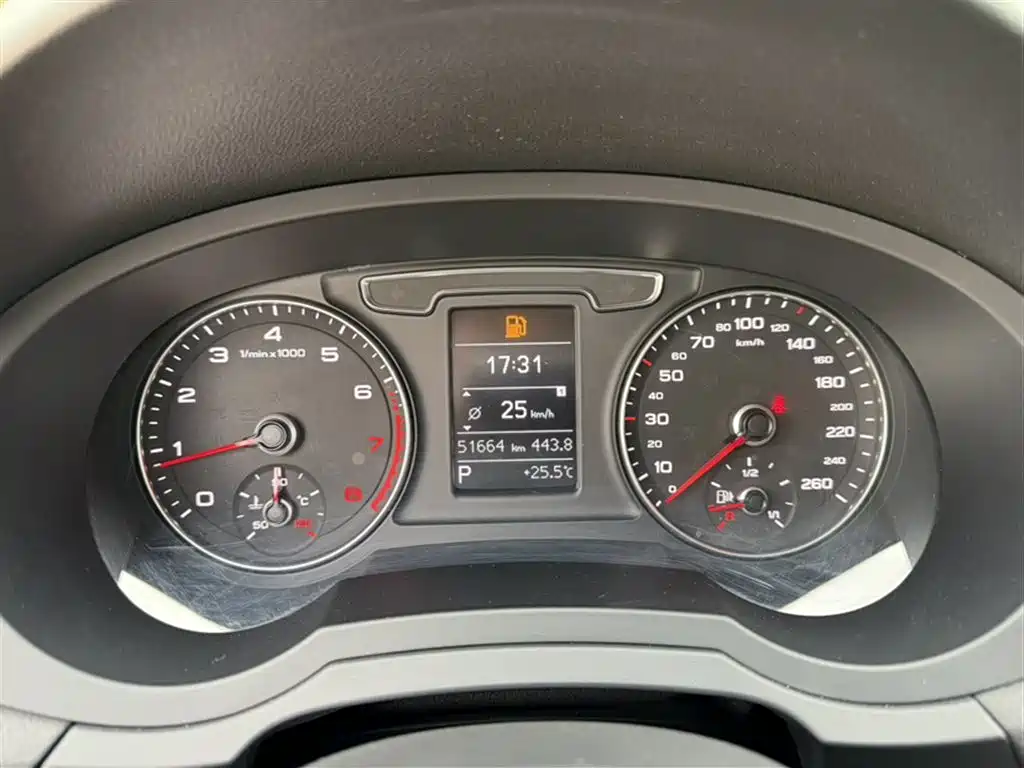 Audi Q3 2018 30th Anniversary Edition 30 TFSI Style фото 11