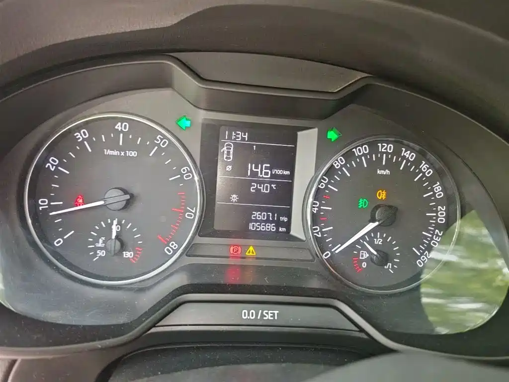 Škoda Octavia 2017 1.6L Manual ChuangXing фото 12