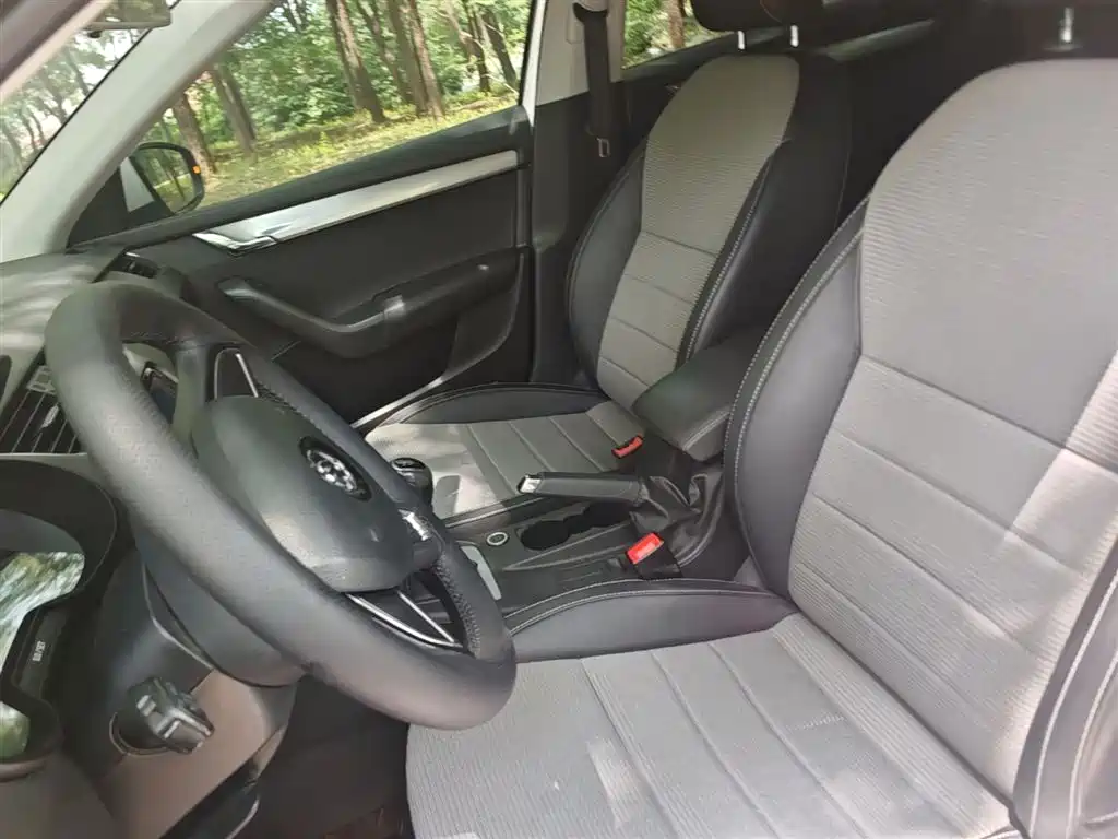 Škoda Octavia 2017 1.6L Manual ChuangXing фото 15