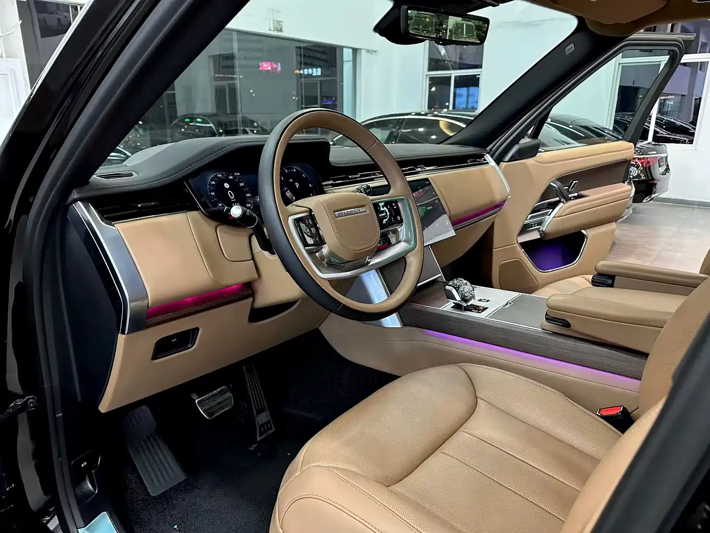 Land Rover Range Rover 2024 3.0 L6 400PS Genesis Extended фото 7