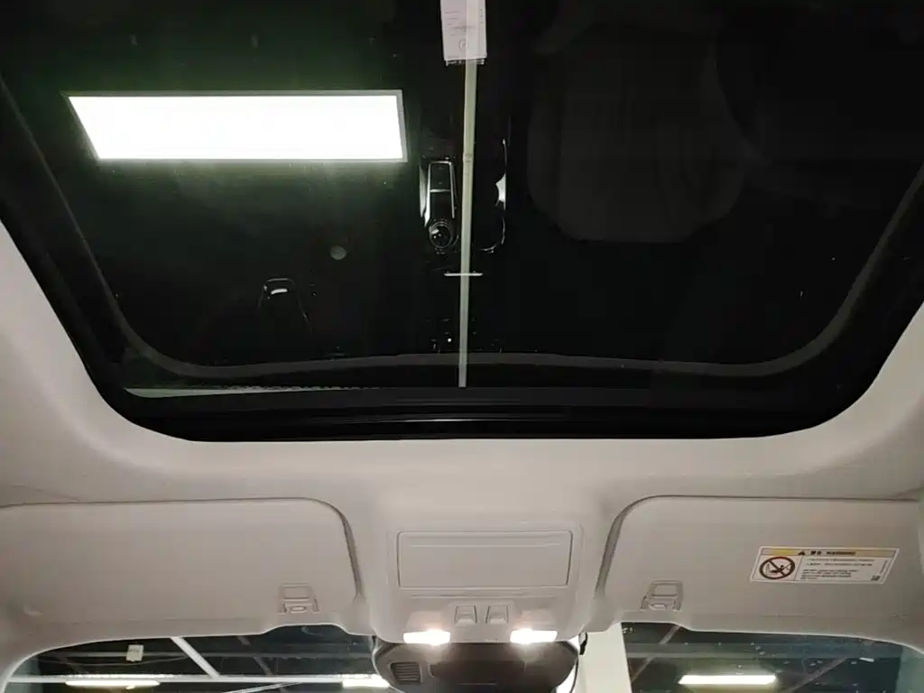 Photo 18 - Ford Escape