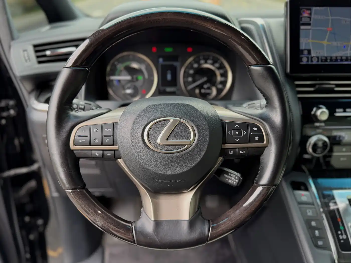 Lexus LM 2020 300h Seven-Seater Elegance Edition фото 11