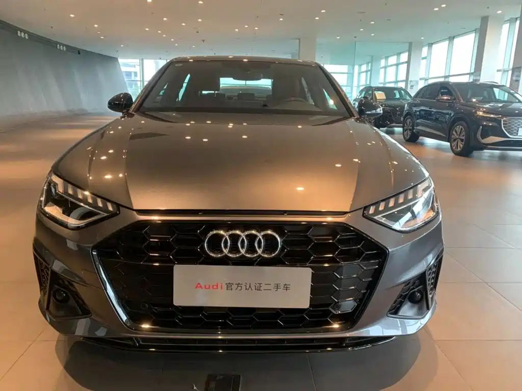 Фото 2 - Audi A4L