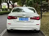 Photo 5 - Infiniti Q70