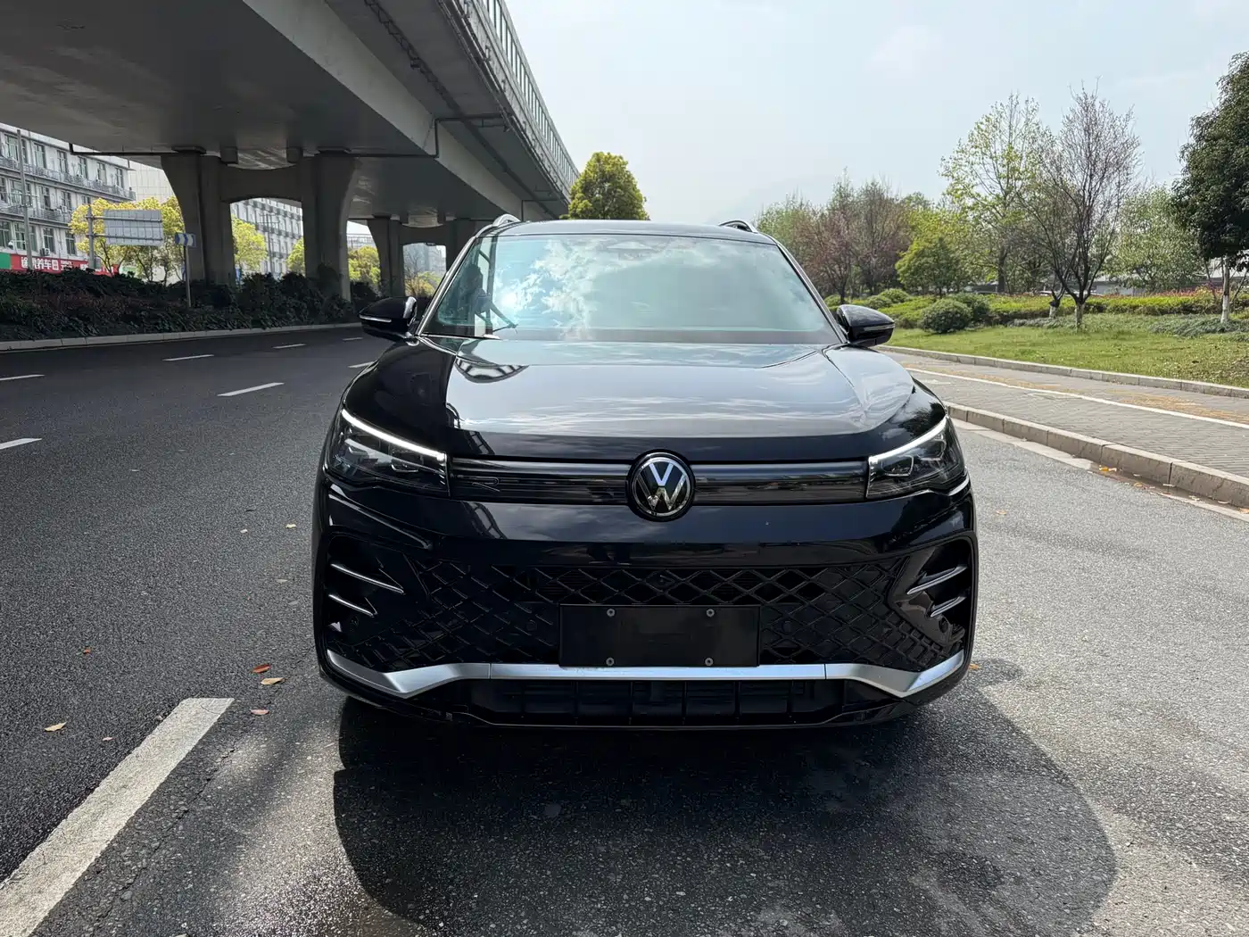 Volkswagen Tiguan L 2025 PRO 380TSI 2WD R-Line Smart Leader Edition фото 2