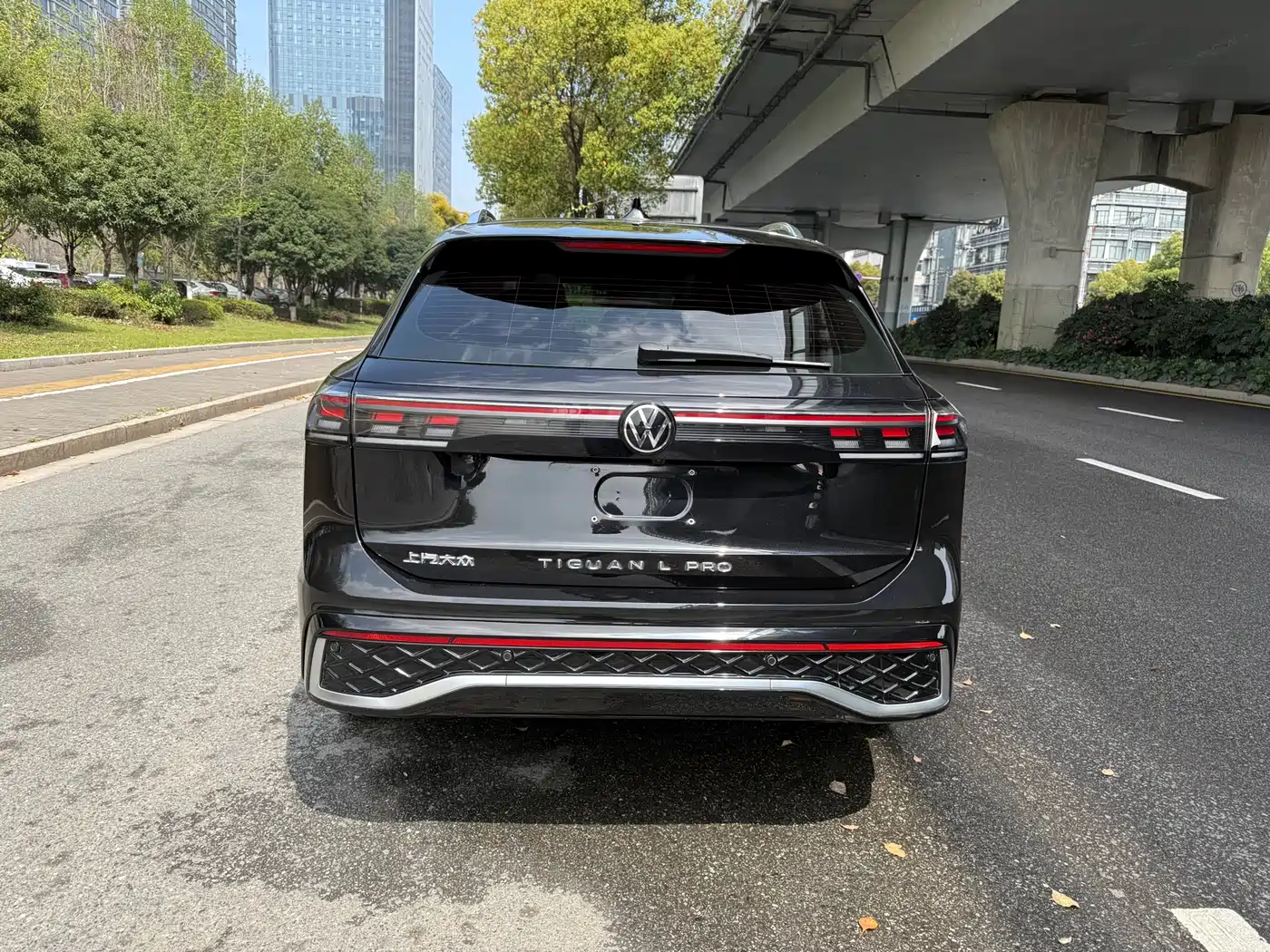 Volkswagen Tiguan L 2025 PRO 380TSI 2WD R-Line Smart Leader Edition фото 6