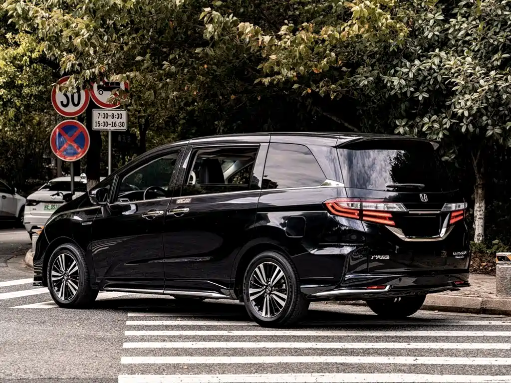 Фото 12 - Honda Odyssey