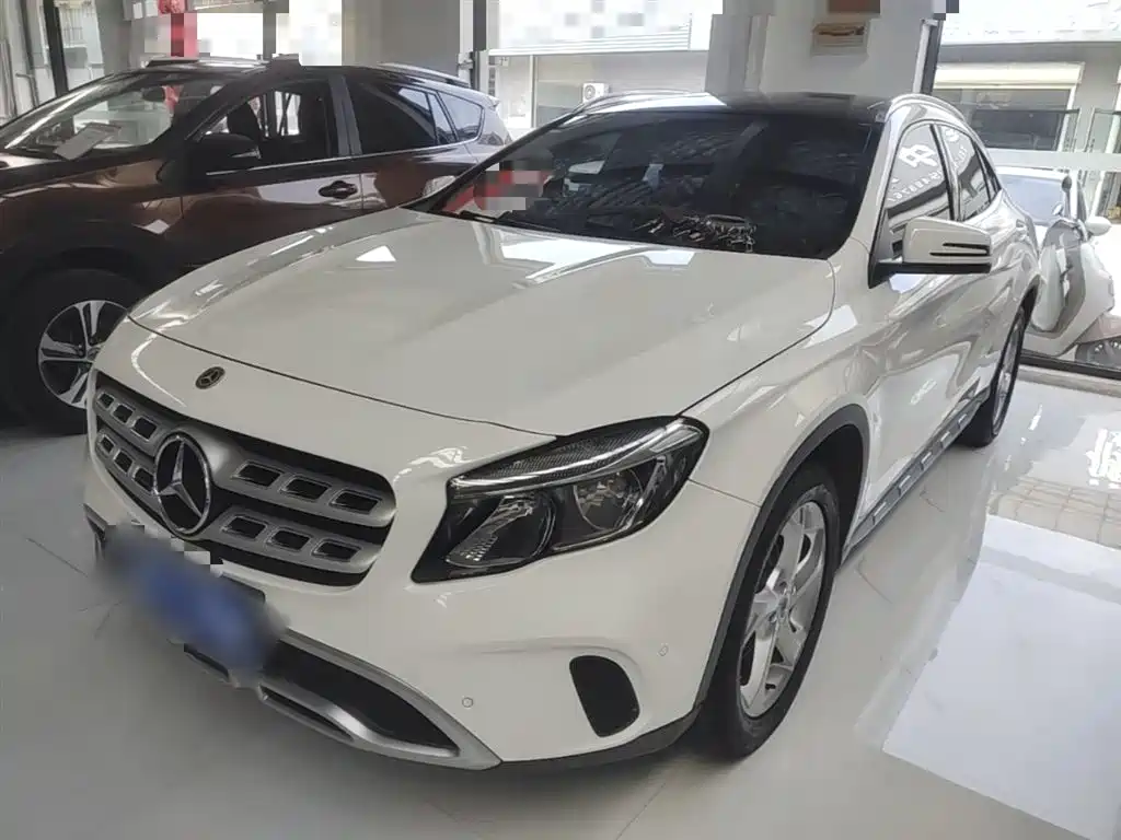 Mercedes-Benz GLA 2017 GLA 200 Dynamic фото 2