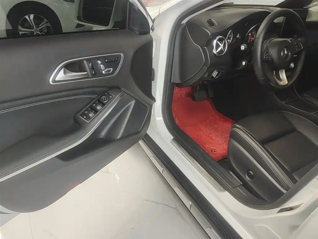 Mercedes-Benz GLA 2017 GLA 200 Dynamic фото 16