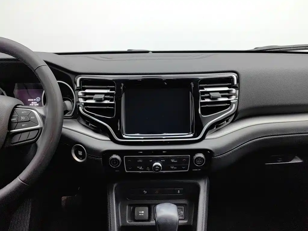 Photo 12 - Jeep Grand Commander