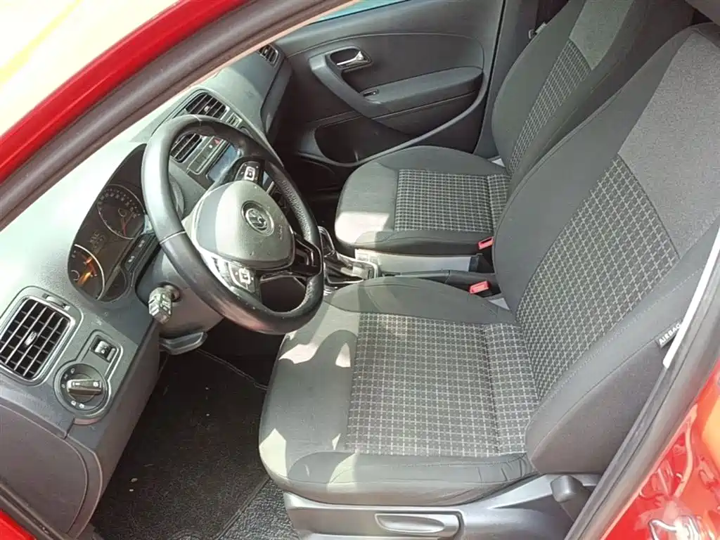 Volkswagen Polo 2016 1.6L Automatic Comfort фото 15