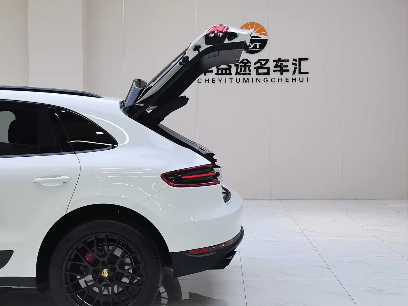 Porsche Macan 2017 Macan 2.0T фото 22