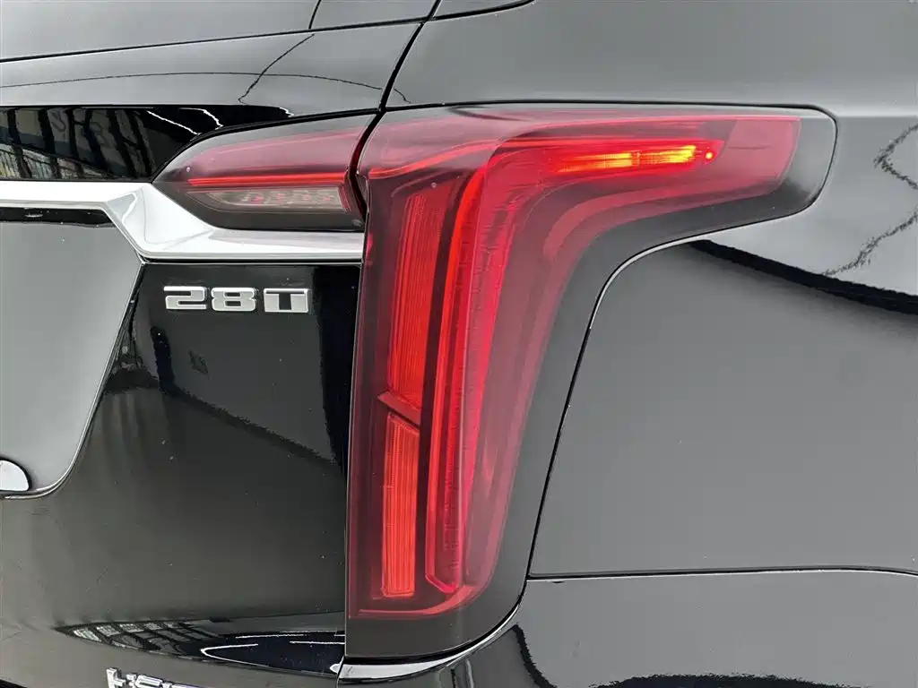 Фото 16 - Cadillac XT6