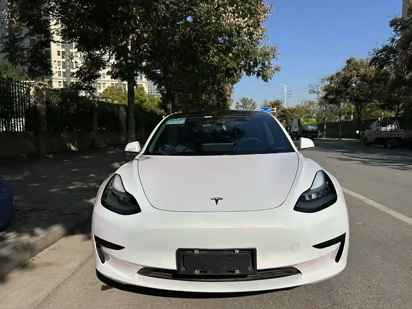 TESLA MODEL 3