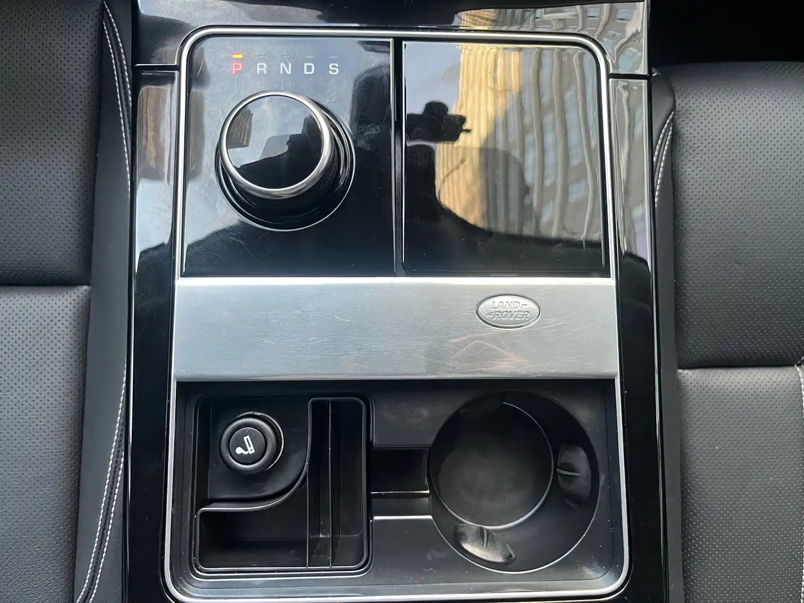 صورة 28 - Land Rover Range Rover Velar