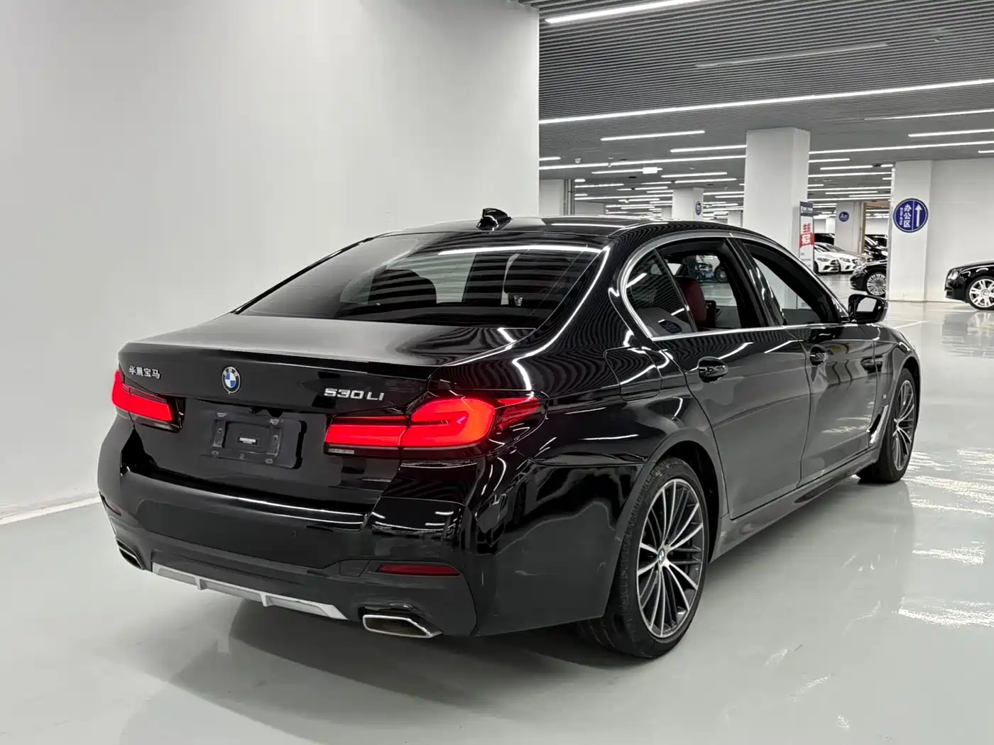 BMW 5 Series 2022 530Li Leading M Sport Package фото 10