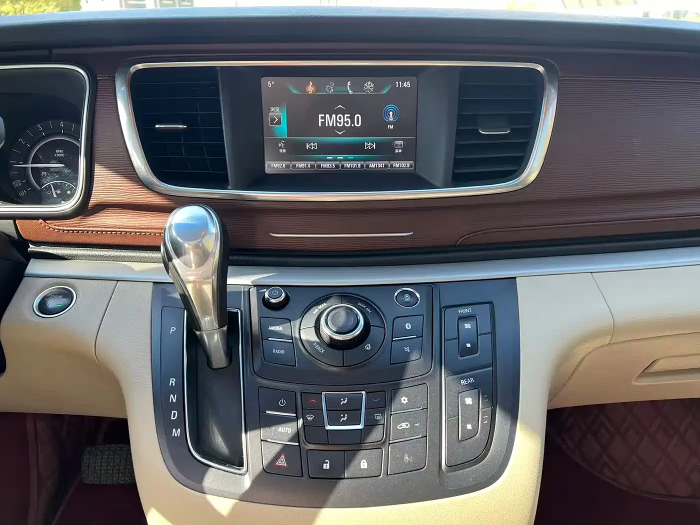 Buick GL8 2018 28T Luxury Model China VI фото 10