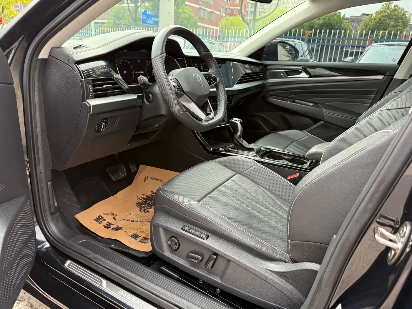 Volkswagen Passat 2024 380TSI Elite Edition фото 9