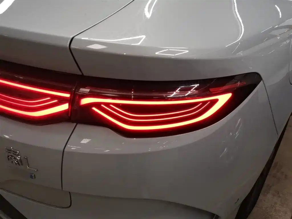 BYD Qin L 2025 EV 470KM Leading Edition фото 8