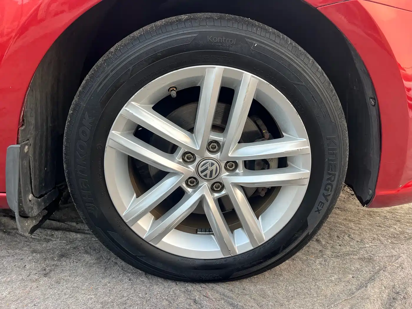 Volkswagen Lavida Tour 2015 1.6L Automatic Comfort Edition фото 15