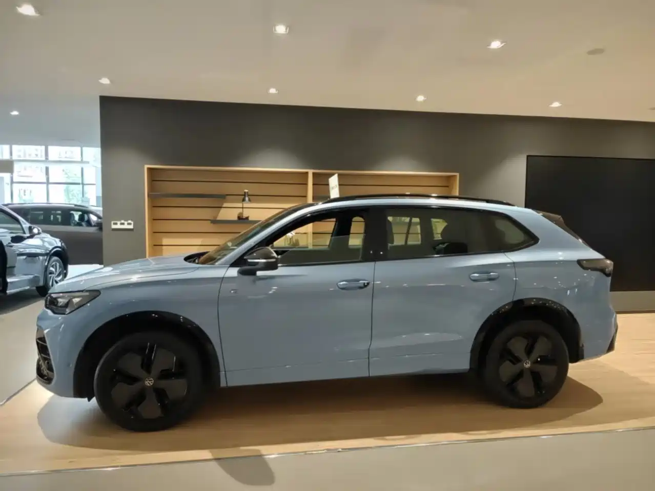 Volkswagen Tiguan L 2024 PRO 380TSI 4WD R-Line Premium Edition фото 2