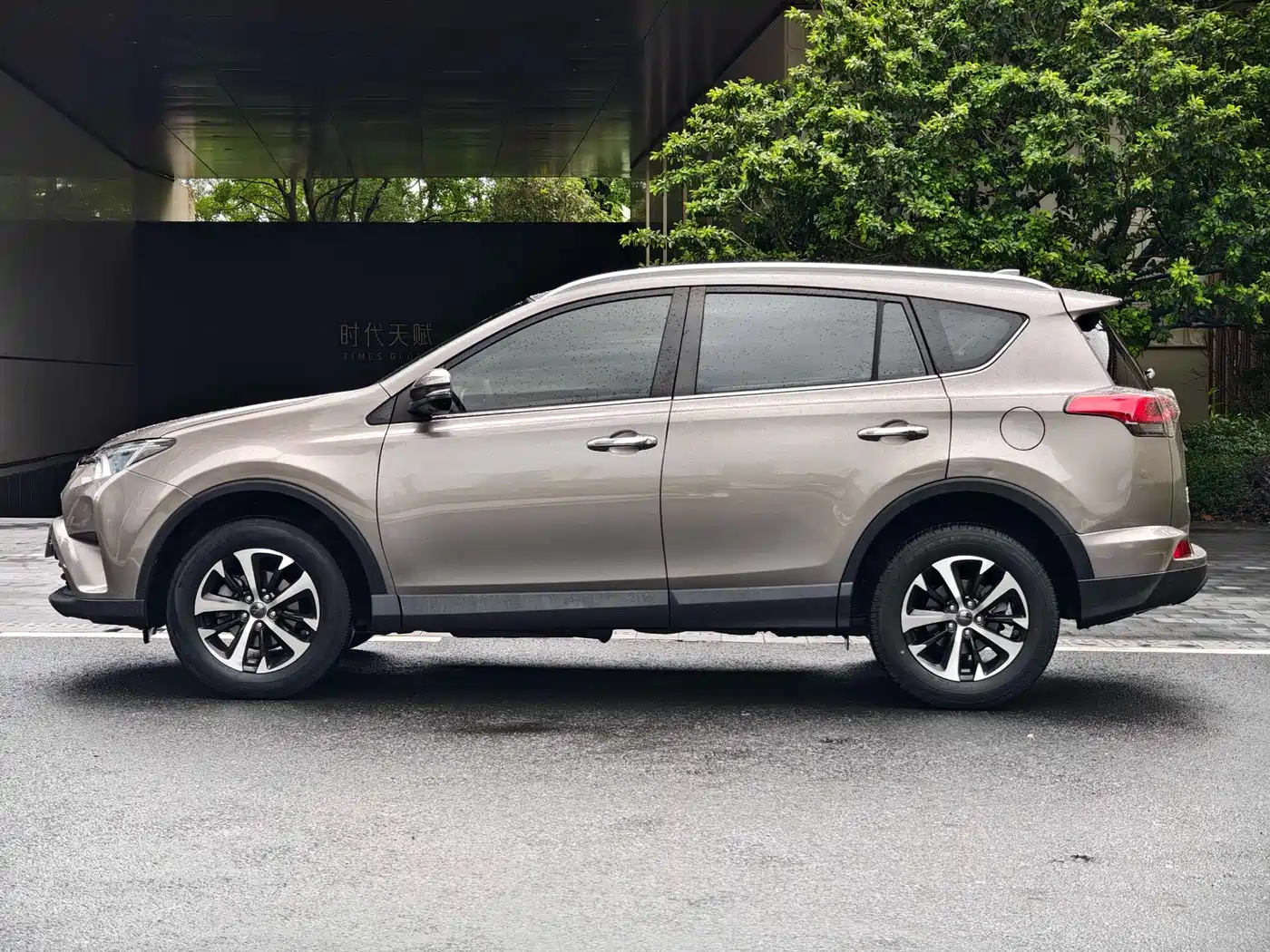 Toyota RAV4 Rongfang 2016 2.0L CVT 2WD Trend (China V) фото 8