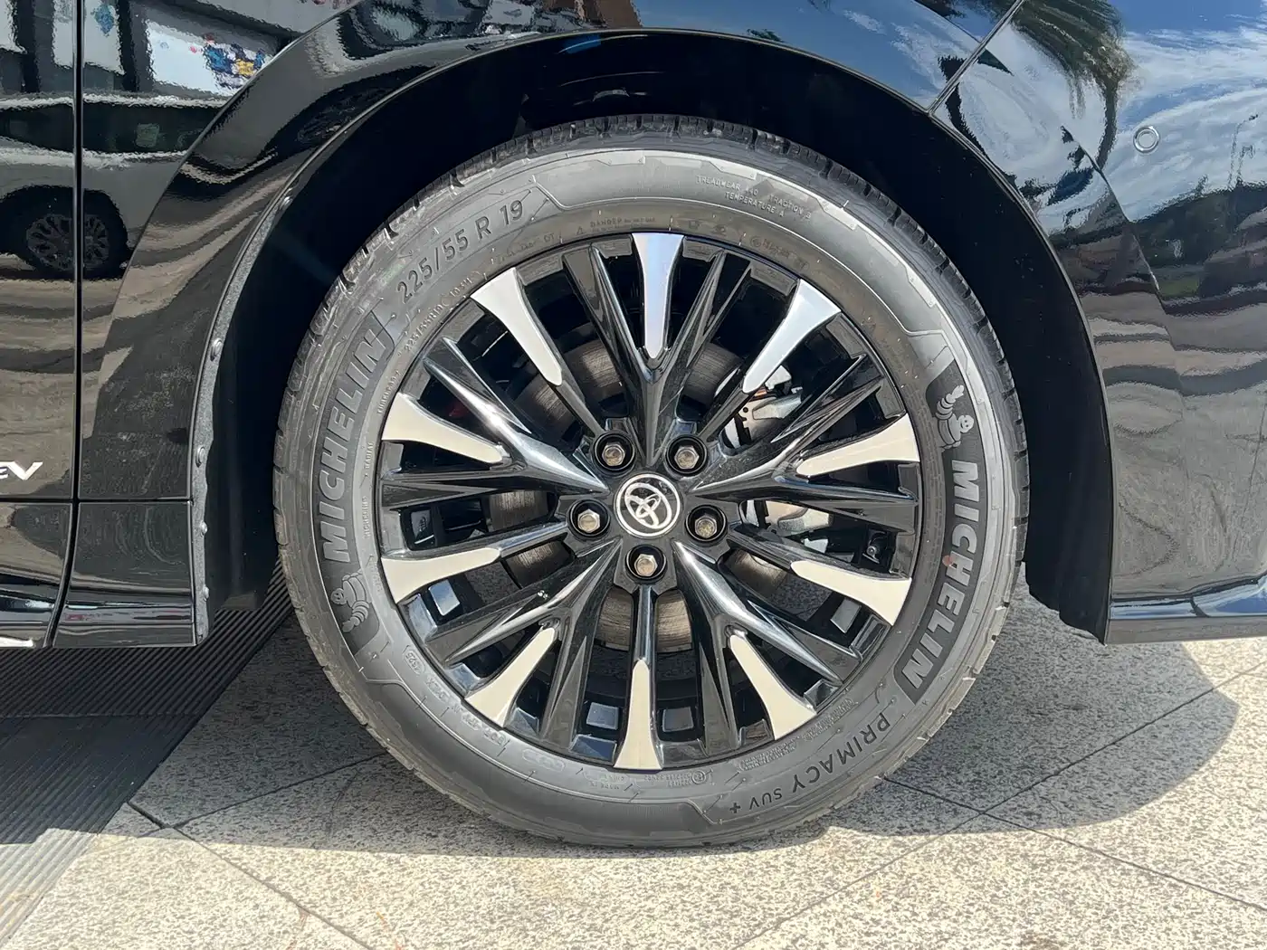 Toyota Alphard 2024 Hybrid 2.5L Ultimate Enjoyment Edition фото 27