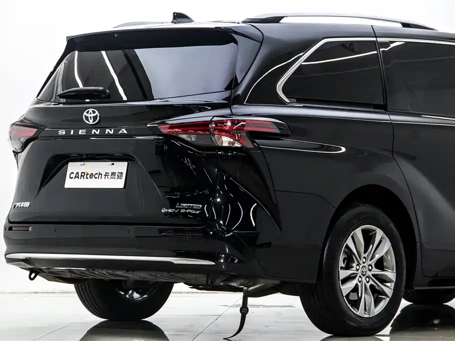 Toyota Sienna 2024 2.5L Hybrid 4WD Premium Edition фото 9