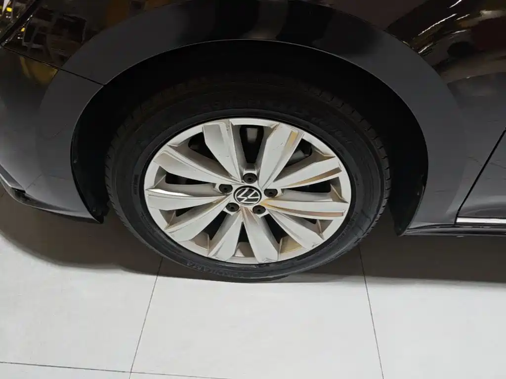 Фото 23 - Volkswagen Passat