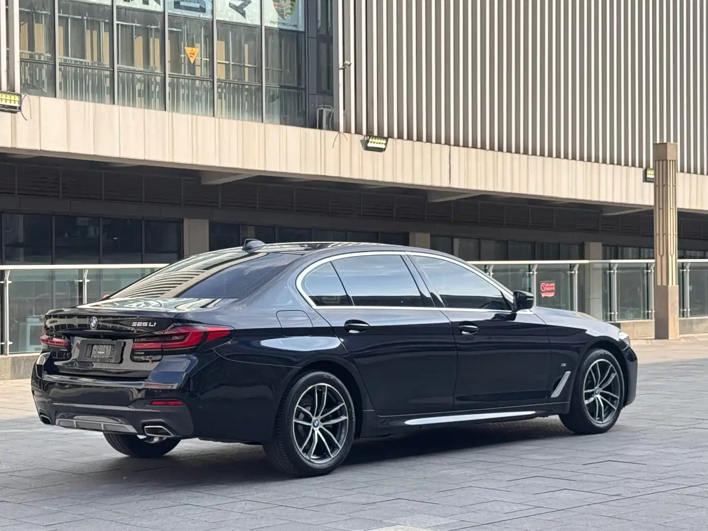 BMW 5 Series 2021 525Li M Sport Package фото 10
