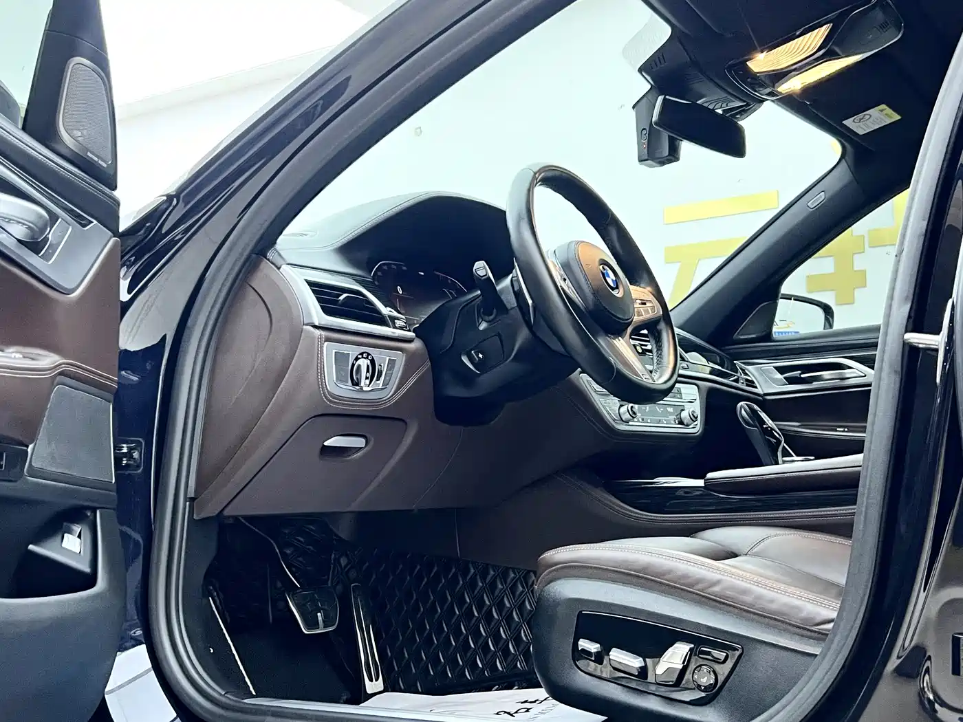 BMW 7 Series 2021 Model 730Li M Sport Package фото 6
