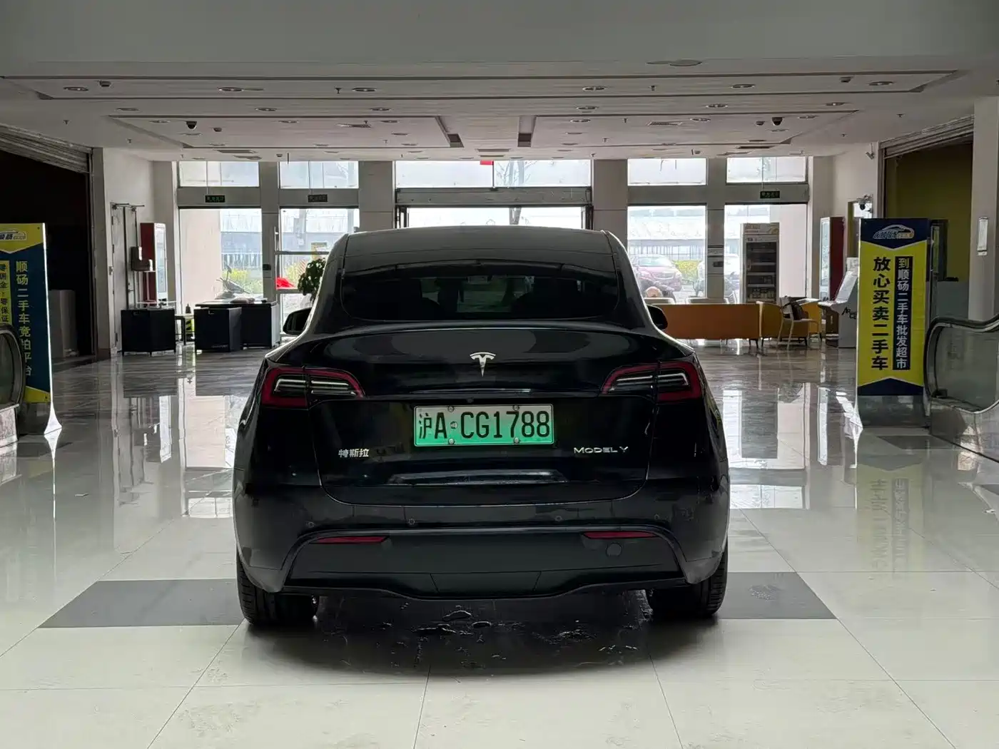 TESLA MODEL Y