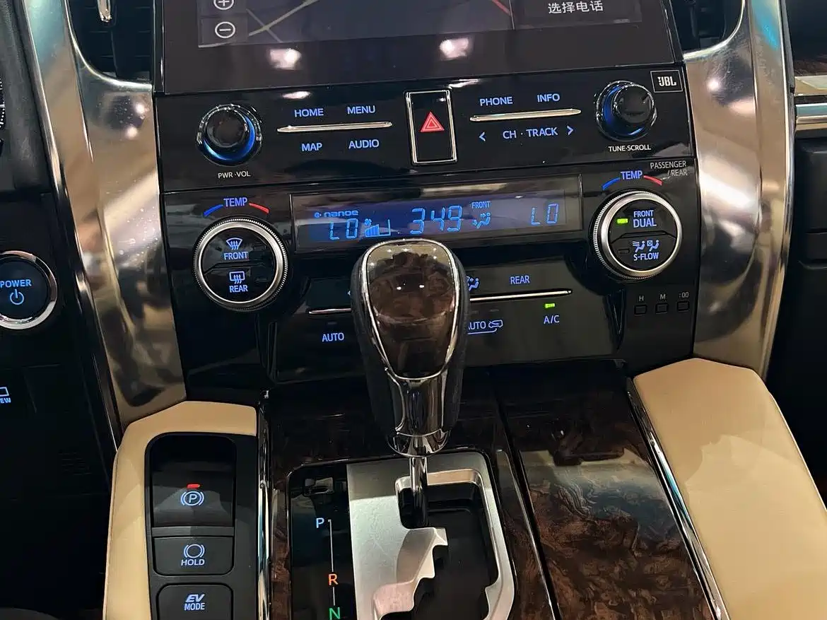 Toyota Alphard 2021 Hybrid 2.5L Luxury фото 26