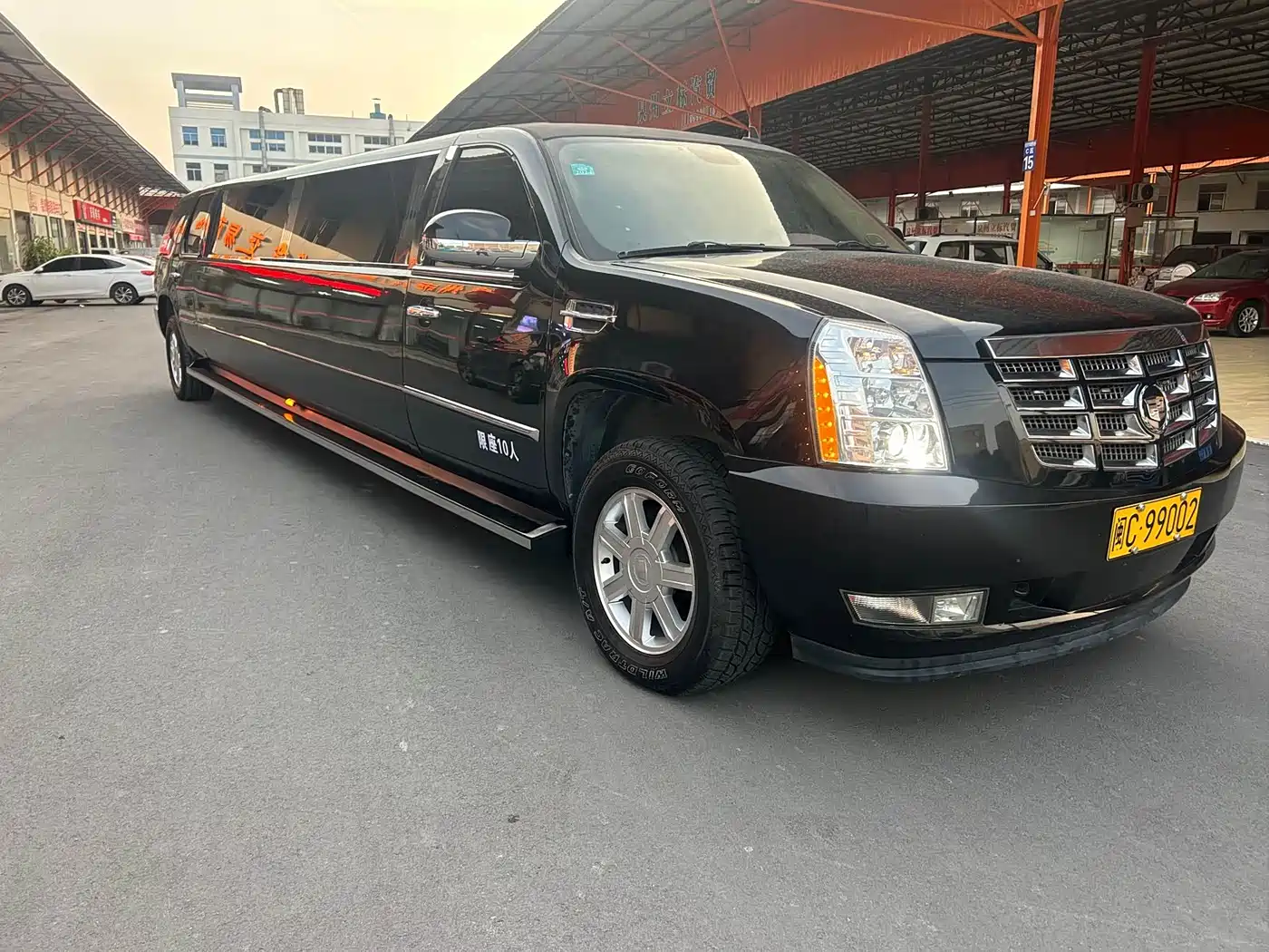 Cadillac Escalade 2013 6.2L ESV Platinum Extended фото 2