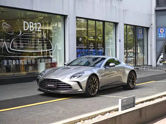 aston-martin v8-vantage