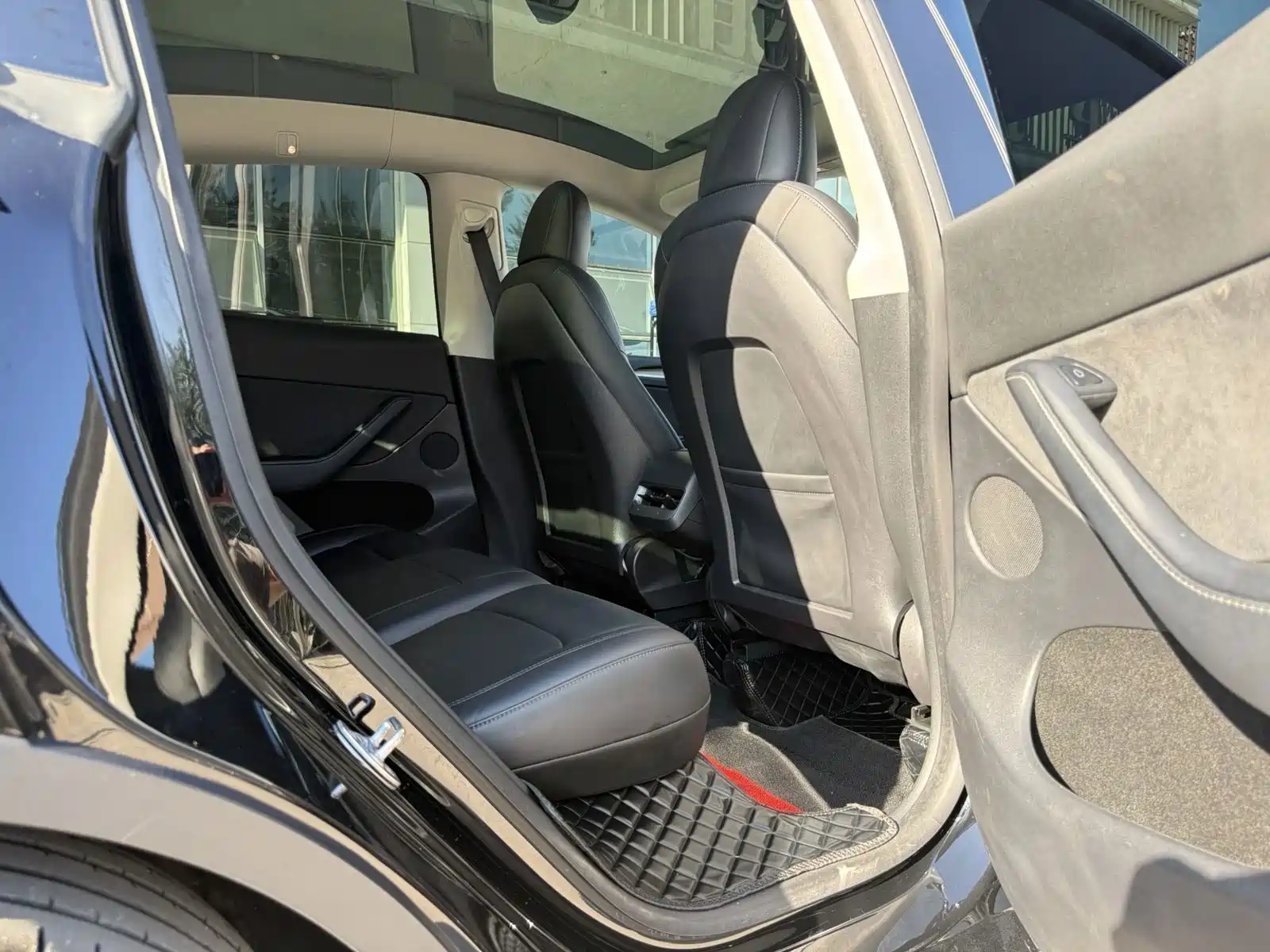Фото 12 - Tesla Model Y