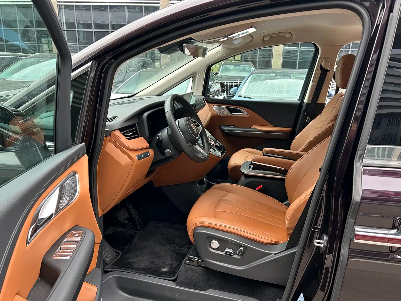 Hongqi HQ9 PHEV 2024 Model 2.0T AWD Business Edition фото 10
