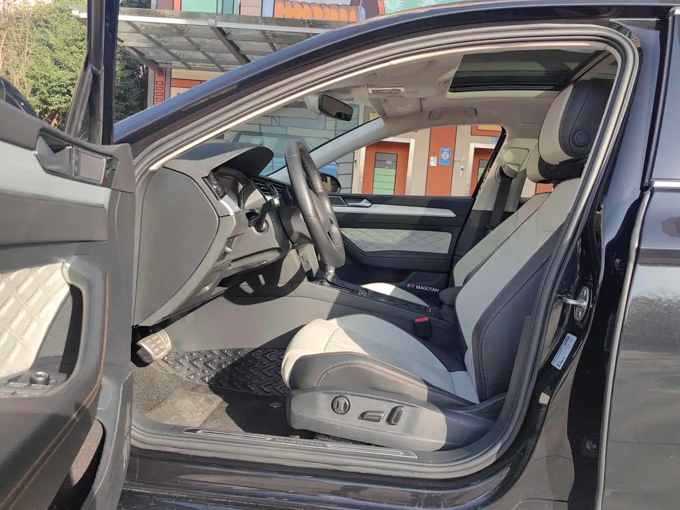 Volkswagen Magotan 2023 Model 2 Million Commemorative Edition 330TSI DSG Luxury фото 4