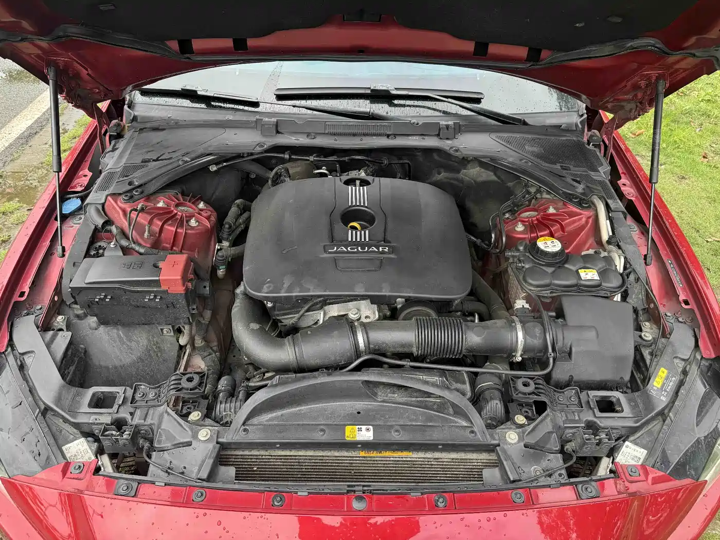 Jaguar XE 2015 2.0T 200PS R-Sport фото 10