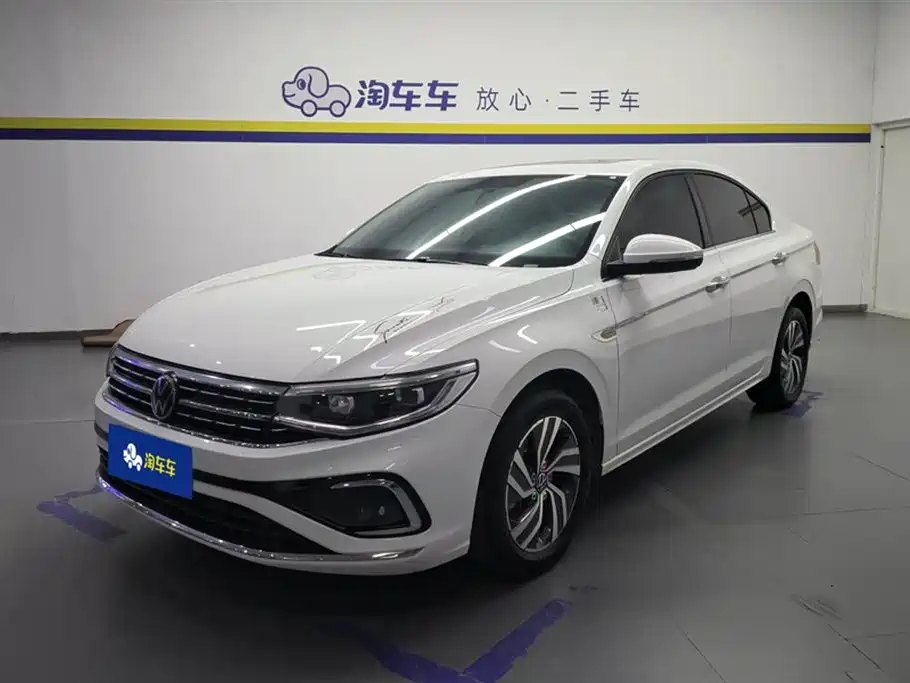 VOLKSWAGEN BORA 2024