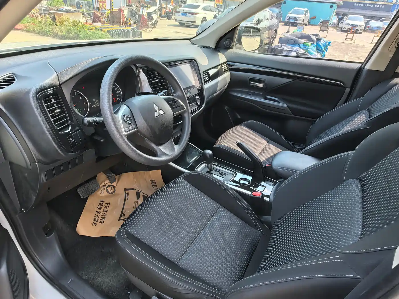 MITSUBISHI OUTLANDER