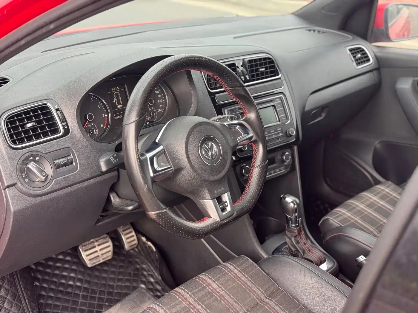 Volkswagen Polo 2012 1.4TSI GTI фото 12