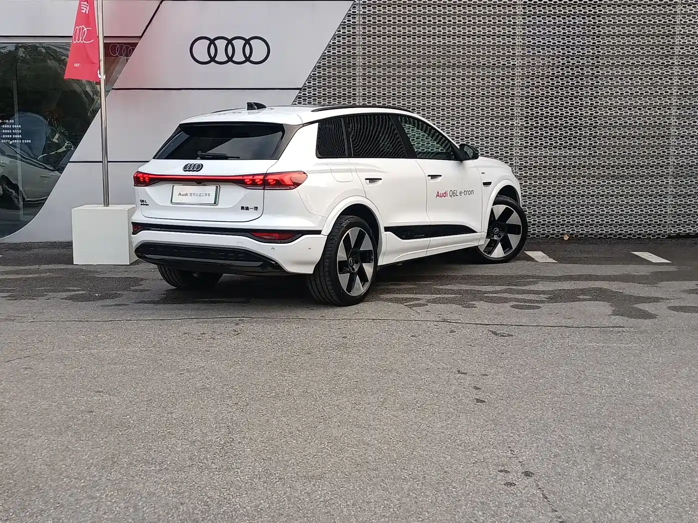 AUDI Q6L E TRON