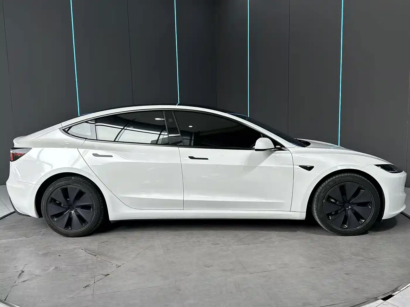 Tesla Model 3 2026 2025 Model Year Facelift Long Range All-Wheel Drive
