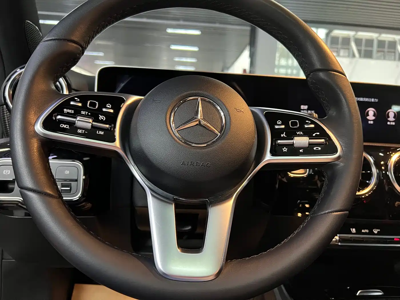 Mercedes-Benz A-Class (Import) 2019 A 200 Fashion Version фото 6