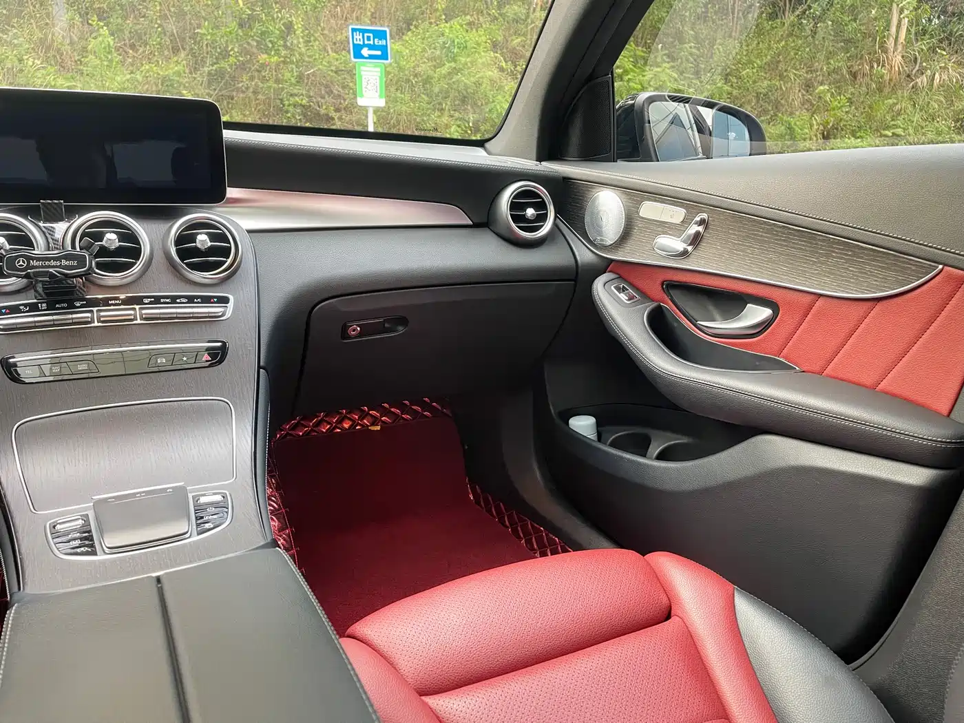Mercedes-Benz GLC Coupe 2020 GLC 300 4MATIC Coupe SUV фото 13