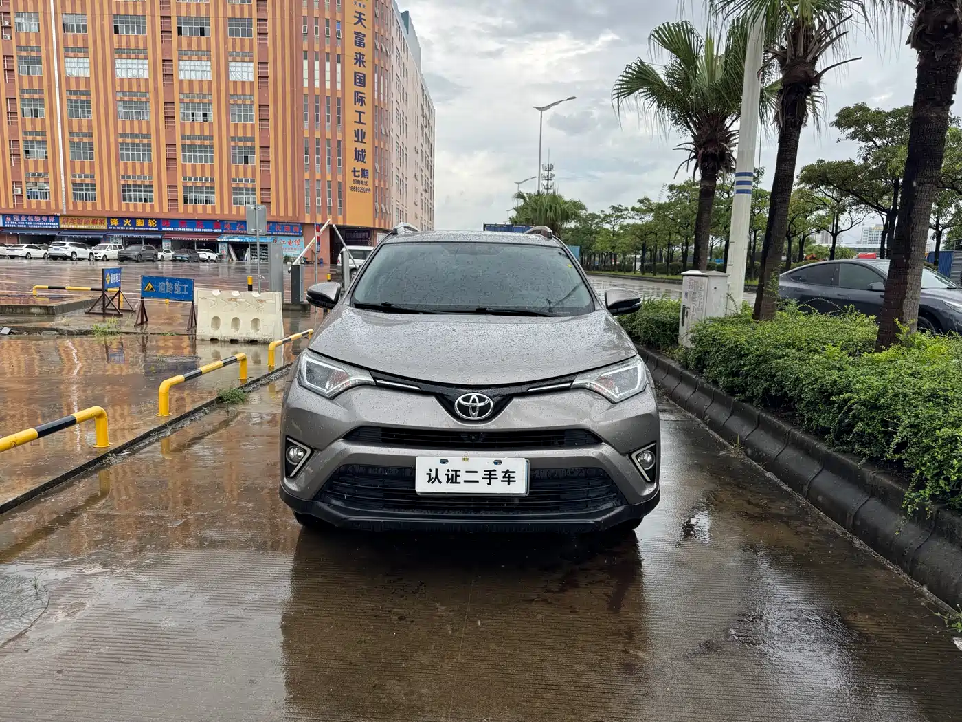 Toyota RAV4 Rongfang 2016 2.0L CVT 2WD Trend (China V) фото 2