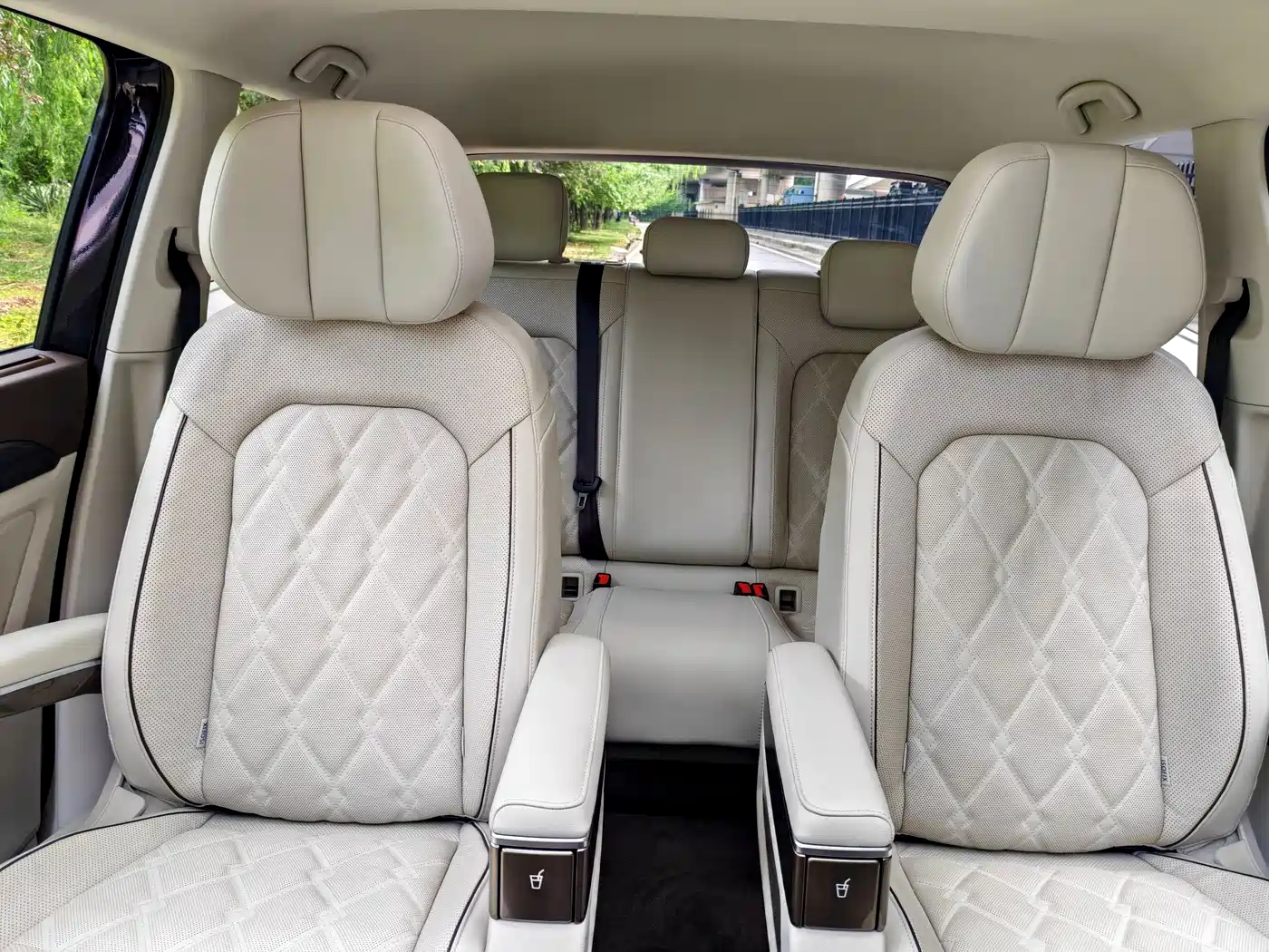 Volkswagen Viloran 2022 380TSI Premium Edition фото 8