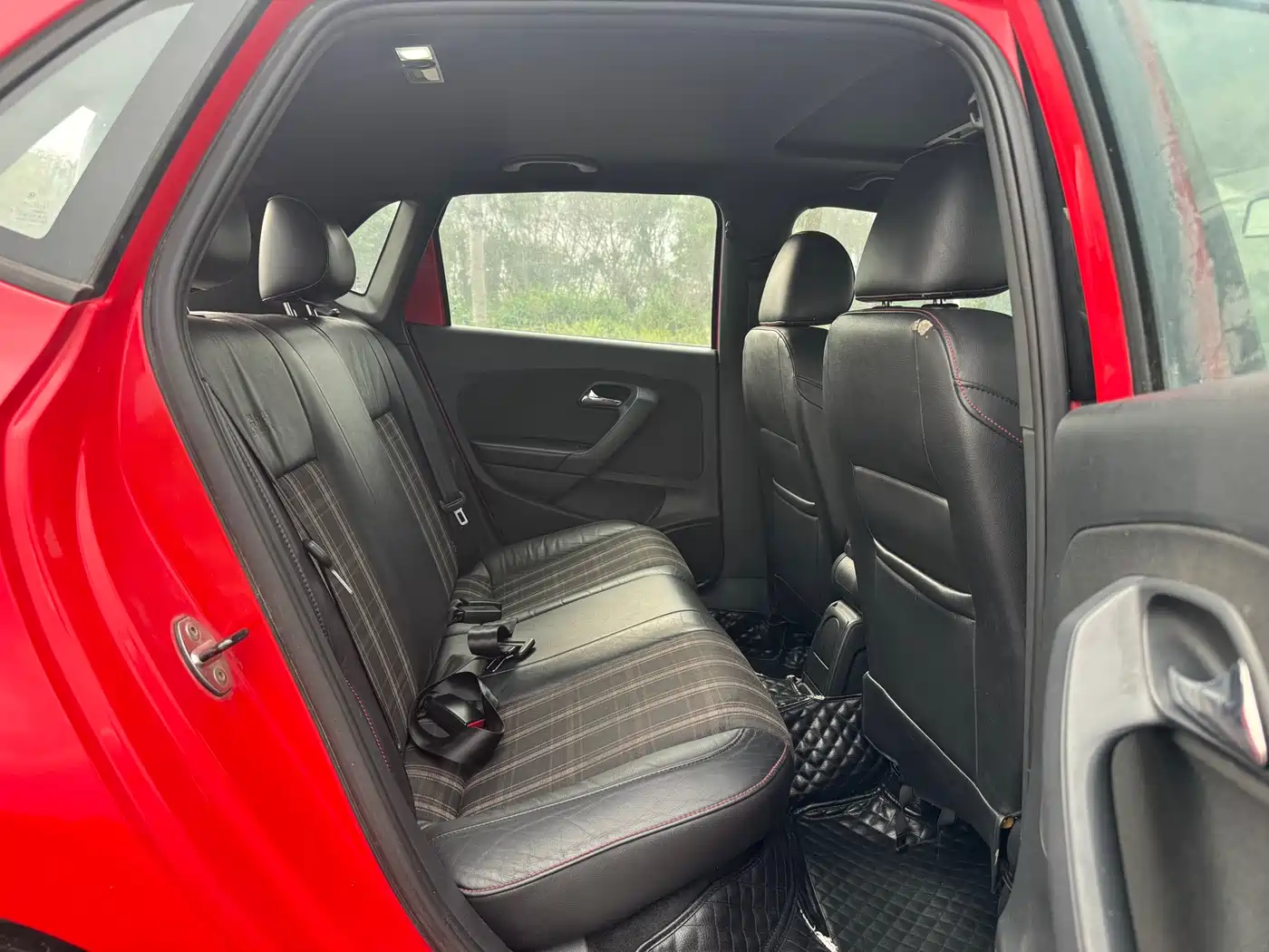 Volkswagen Polo 2012 1.4TSI GTI фото 8